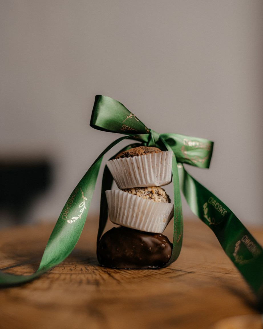 Финик в шоколаде с вишней и миндалем, 1 шт. фото 4