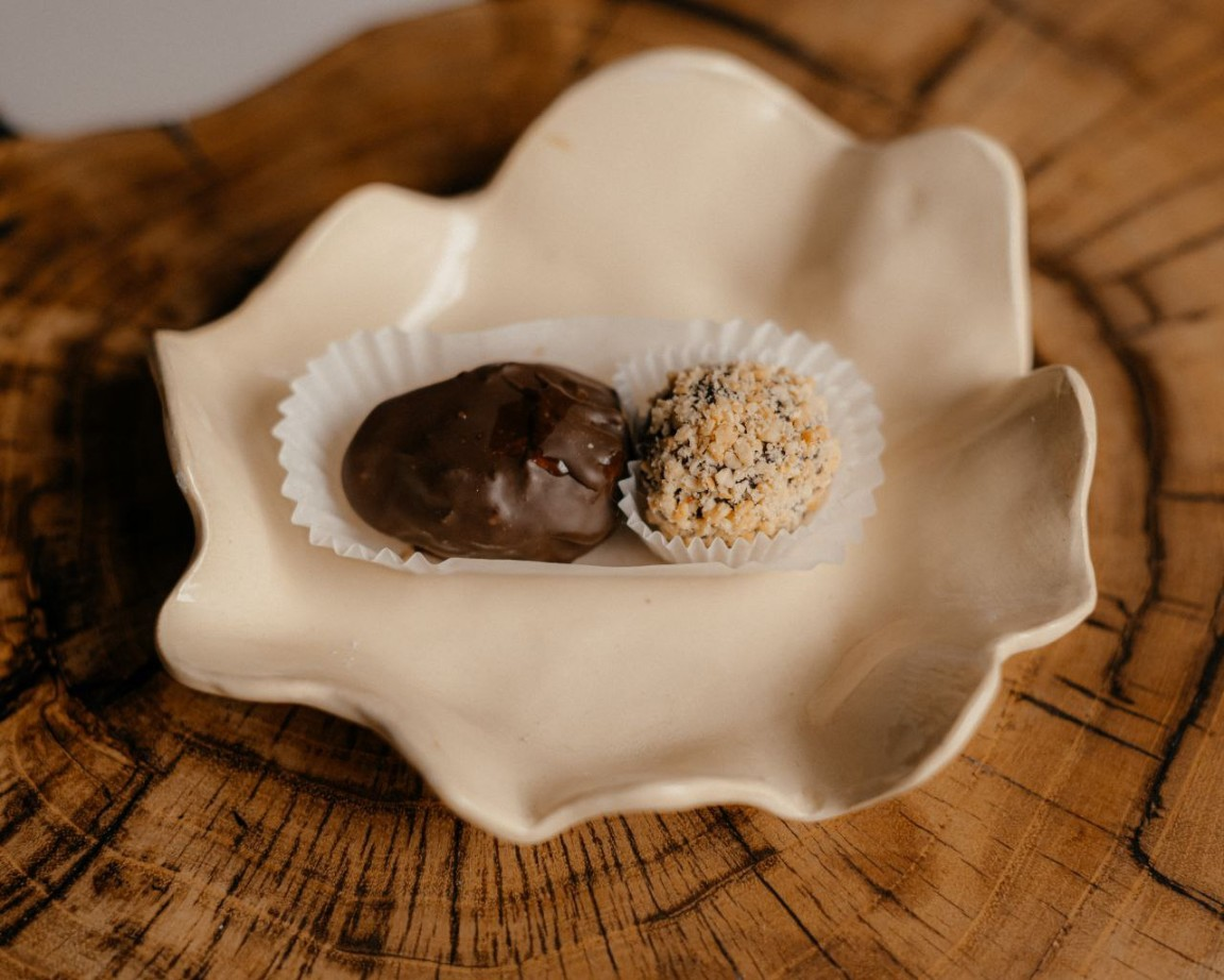 Финик в шоколаде с вишней и миндалем, 1 шт. фото 5