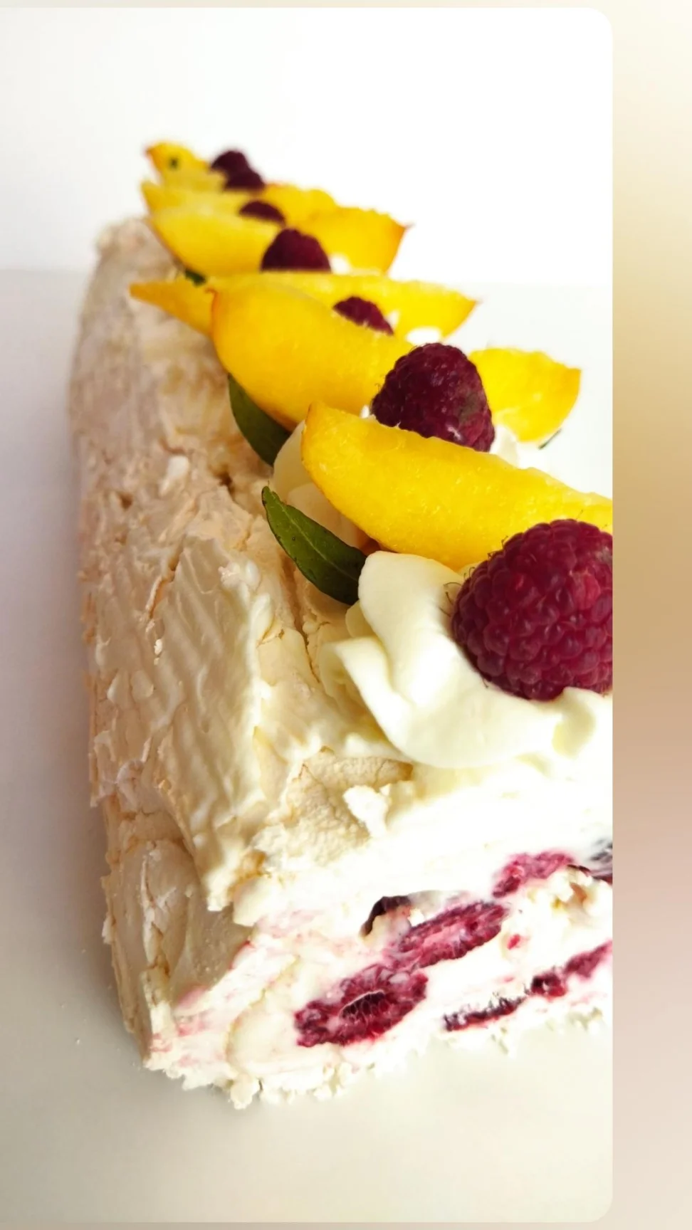 Меренговый рулет с домашним Маскарпоне