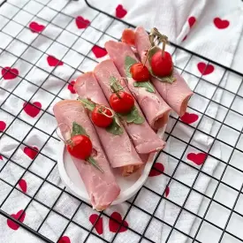 Рулетики из ветчины с сыром