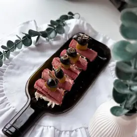 Канапе с говядиной