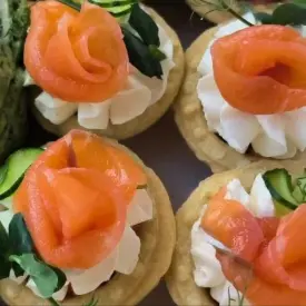 Тарталетки с креветками или форелью