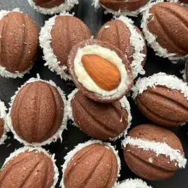 Шоколадные орешки с кокосовым кремом и миндалем