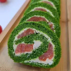 Рулет из шпината с форелью