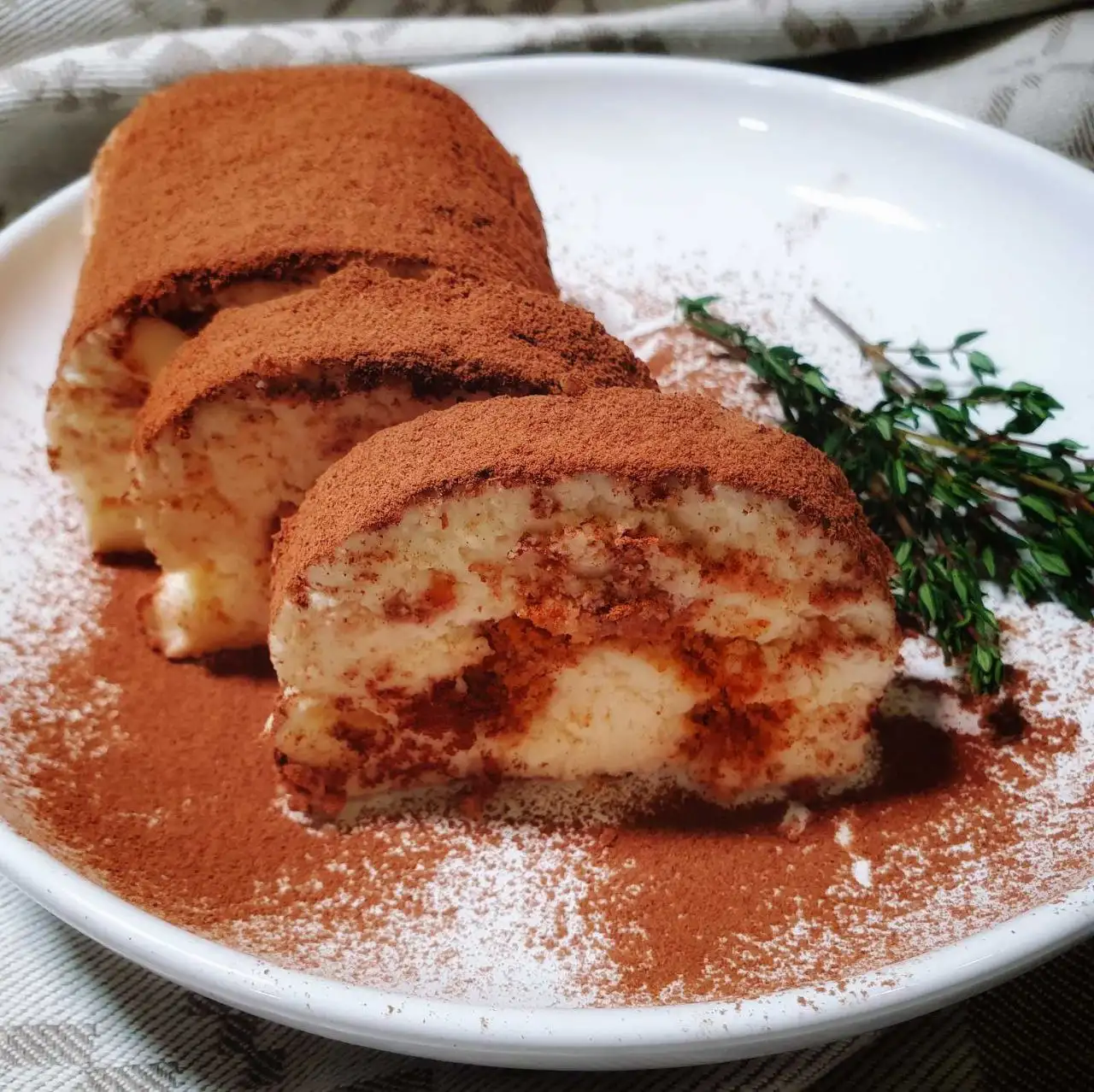 Рулет сырный с бисквитом, 700 г фото 2