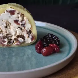 Сыр Segreto (Секрет) несладкий, бастурма, чернослив, вишня