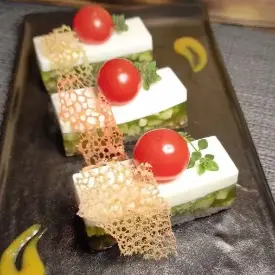 Заливное из птицы с йогуртом и орехами