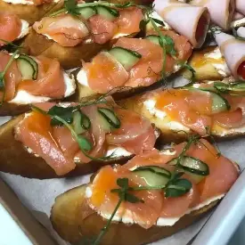 Брускетта с форелью