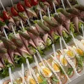 Бокс рулетиков из ветчины