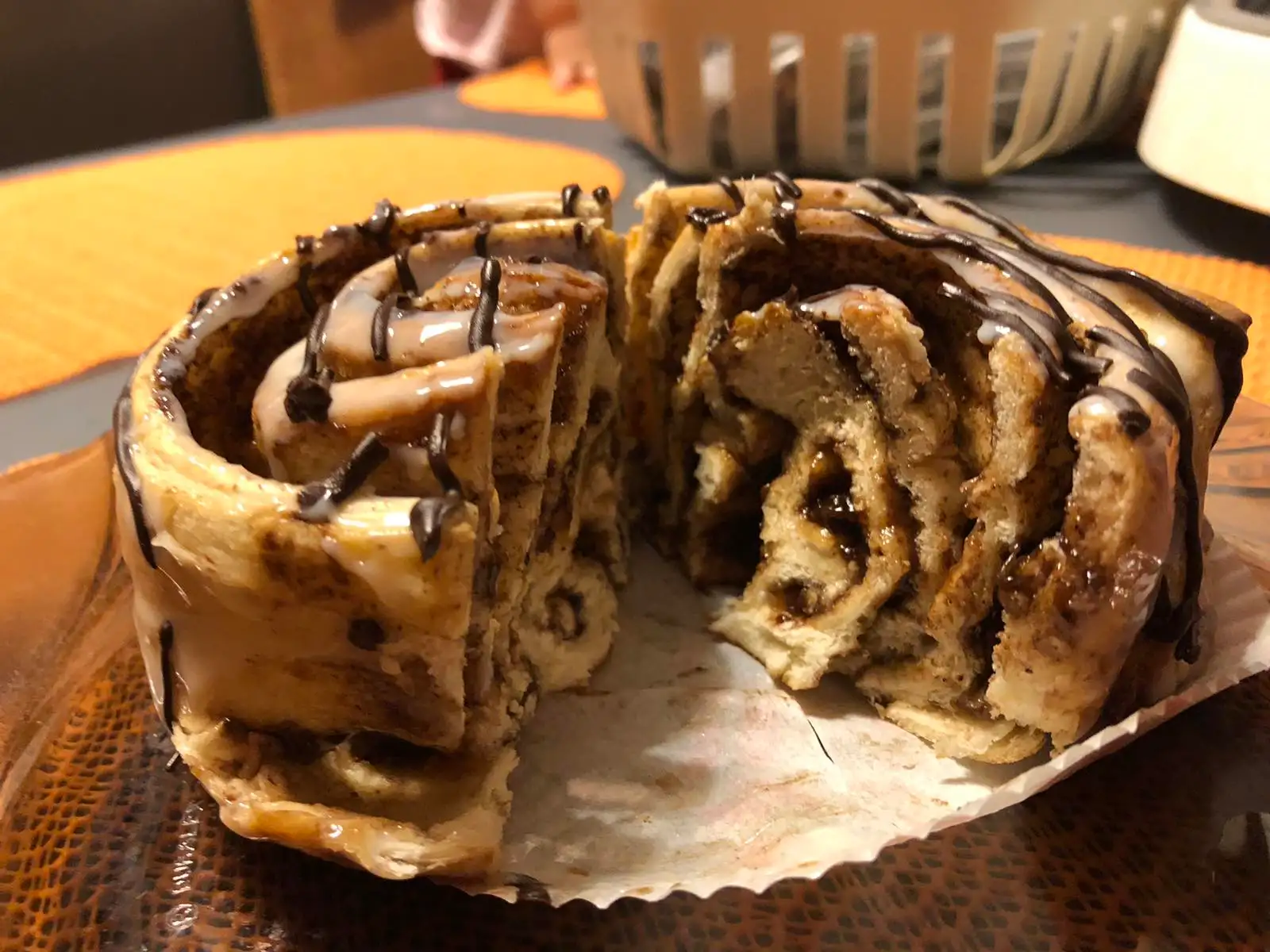 Синабон слоеный шоколадный фото 2