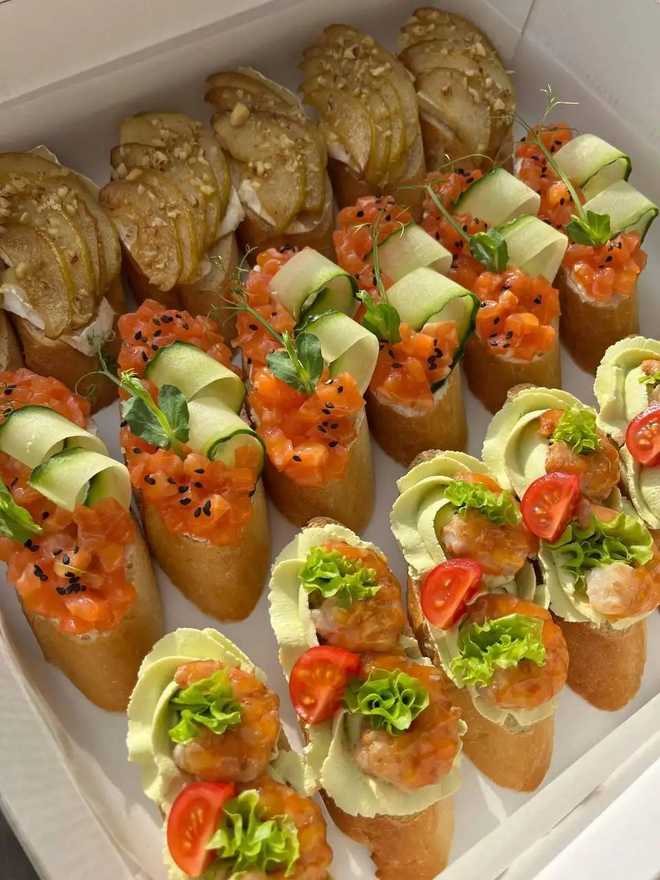 Набор брускетт, 18 шт. (3 вкуса)