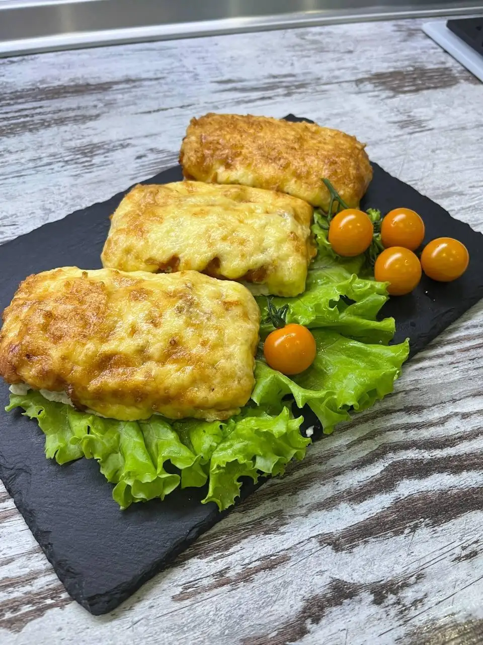 Филе трески под овощами с сыром