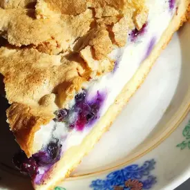 Пирог с голубикой на песочном тесте с творогом