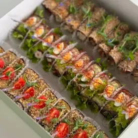 Бокс рулетиков из баклажан