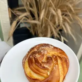 Булочка с заварным кремом