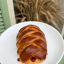 Плетенка с вишней