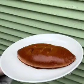 Пирожок с капустой и грибами