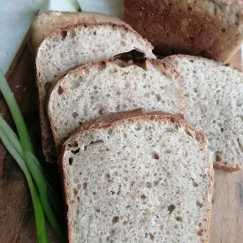 Хлеб пшеничный луковый