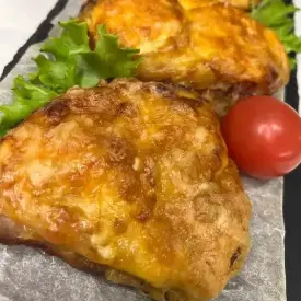 Свинина запечённая с баклажаном и помидором