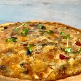 Киш с курицей, баклажанами и перцем