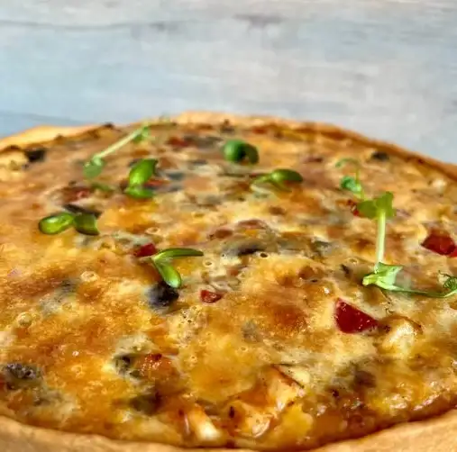 Киш с курицей, баклажанами и перцем