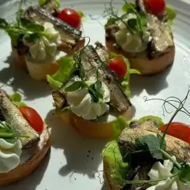 Кростини со шпротами