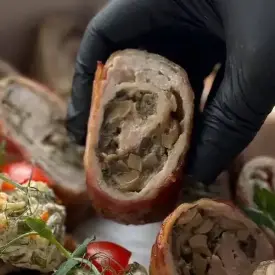 Рулетики из свинины с грибами