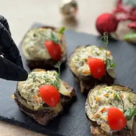 Язык запеченный с соусом «Тар-тар»