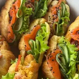 Круассаны с лососем