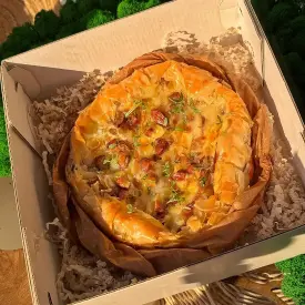 Пирог из тесто фило с сыром Камамбер