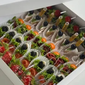 Бокс канапе «Вкусный микс»
