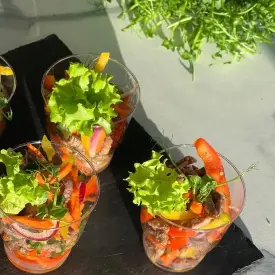 Салат с говядиной и овощами