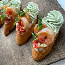 Брускетта с креветкой