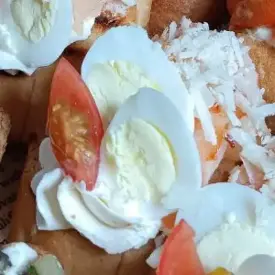 Брускетта «Цезарь с креветками»