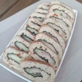 Рулет из индейки с сулугуни