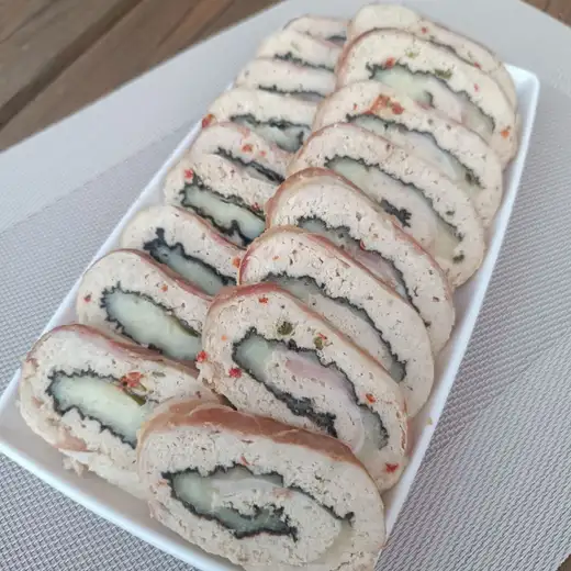 Рулет из индейки с сулугуни