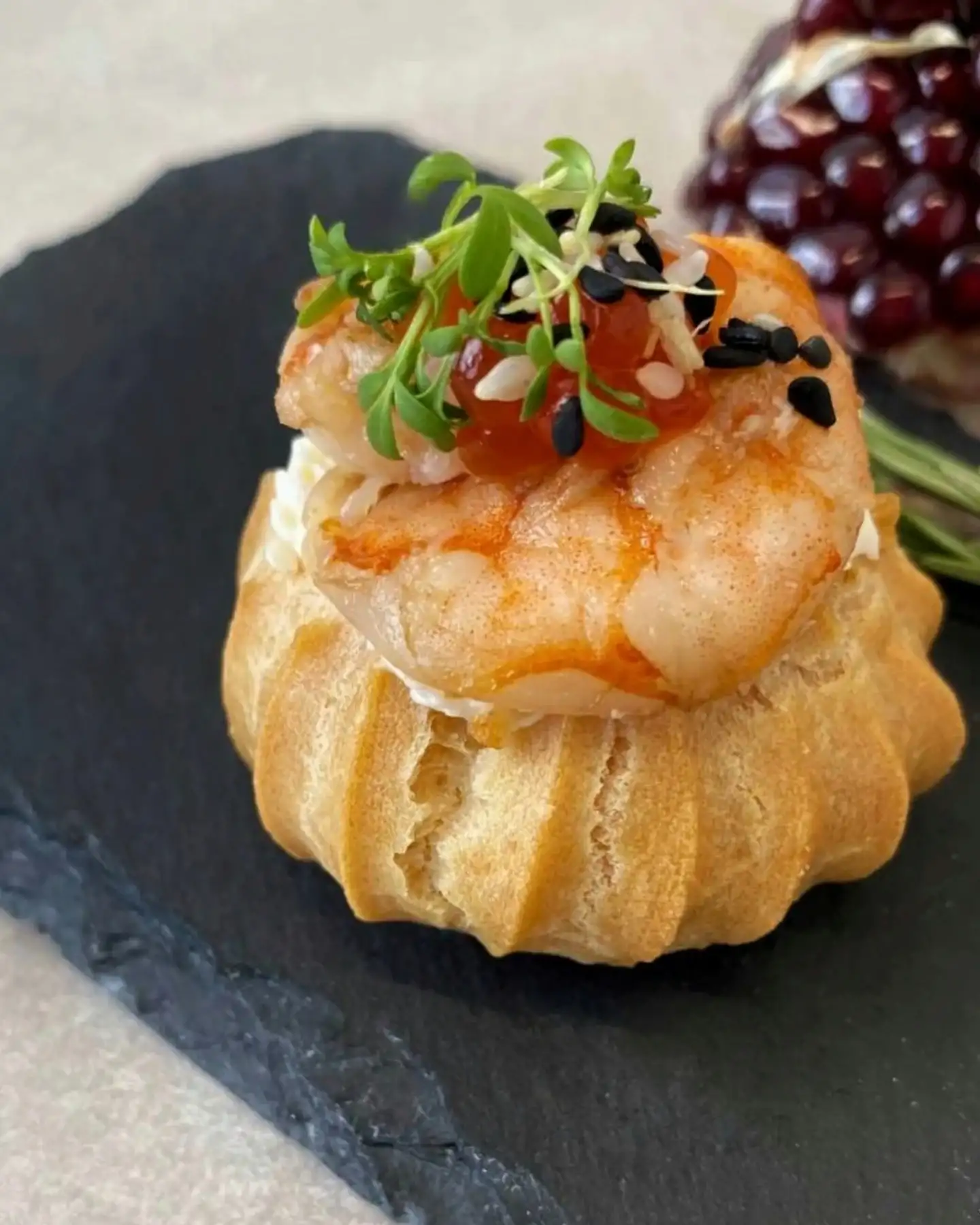 Профитроли с креветкой