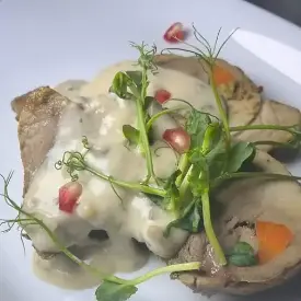 Буженина с грибным соусом