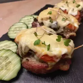 Свинина, запеченая с баклажаном и томатом