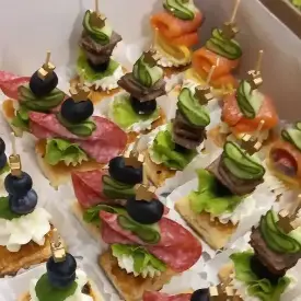 Бокс «Канапе на слоеной подушке»