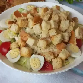 Салат «Цезарь с курицей»
