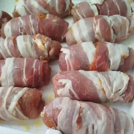 Рулетики из свинины в беконе