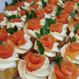 Профитроли с форелью