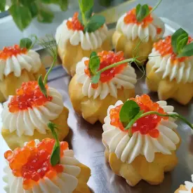 Профитроли с икрой