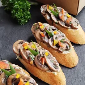 Брускетта с грибами