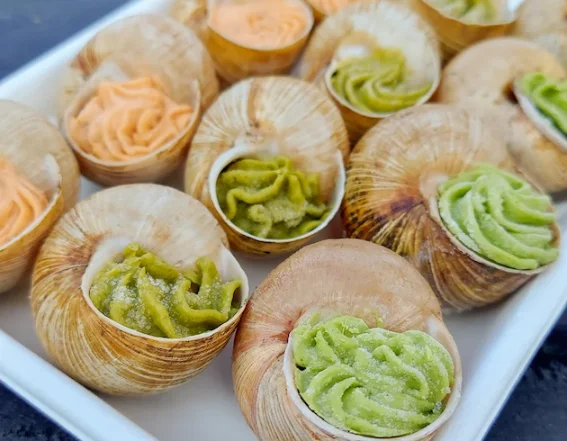 Набор 12 улиток в раковинах под соусом "Ассорти"