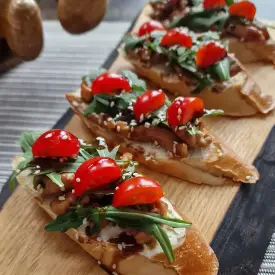 Брускетта с курочкой терияке, 10 шт.