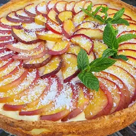 Пирог с нектарином (клубникой), 0.7 кг.