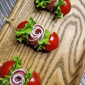 Канапе на шпажках с салями, 10 шт.