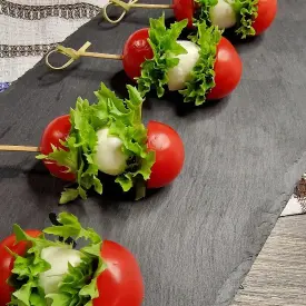 Канапе с моцареллой, 10 шт.